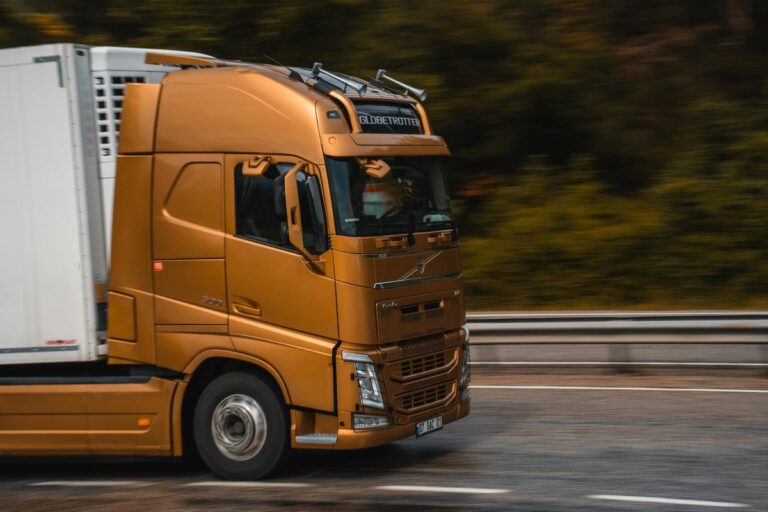 Car carrier truck - auto transport from Tennessee to Texas